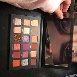 Huda Beauty Desert Dusk Palette (authentic)